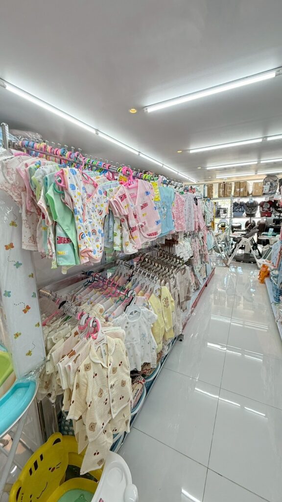 ราวแขวนเสื้อผ้าเด็กแรกเกิด เนื้อผ้าให้สัมผัสได้จริง ที่ร้าน เชียงใหม่
